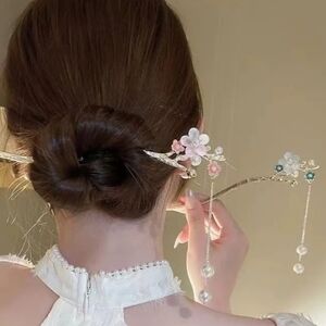 Hair Pins / Sticks  Floral Pinknor Blue Mystrey Random Of 3 Pins NWOT